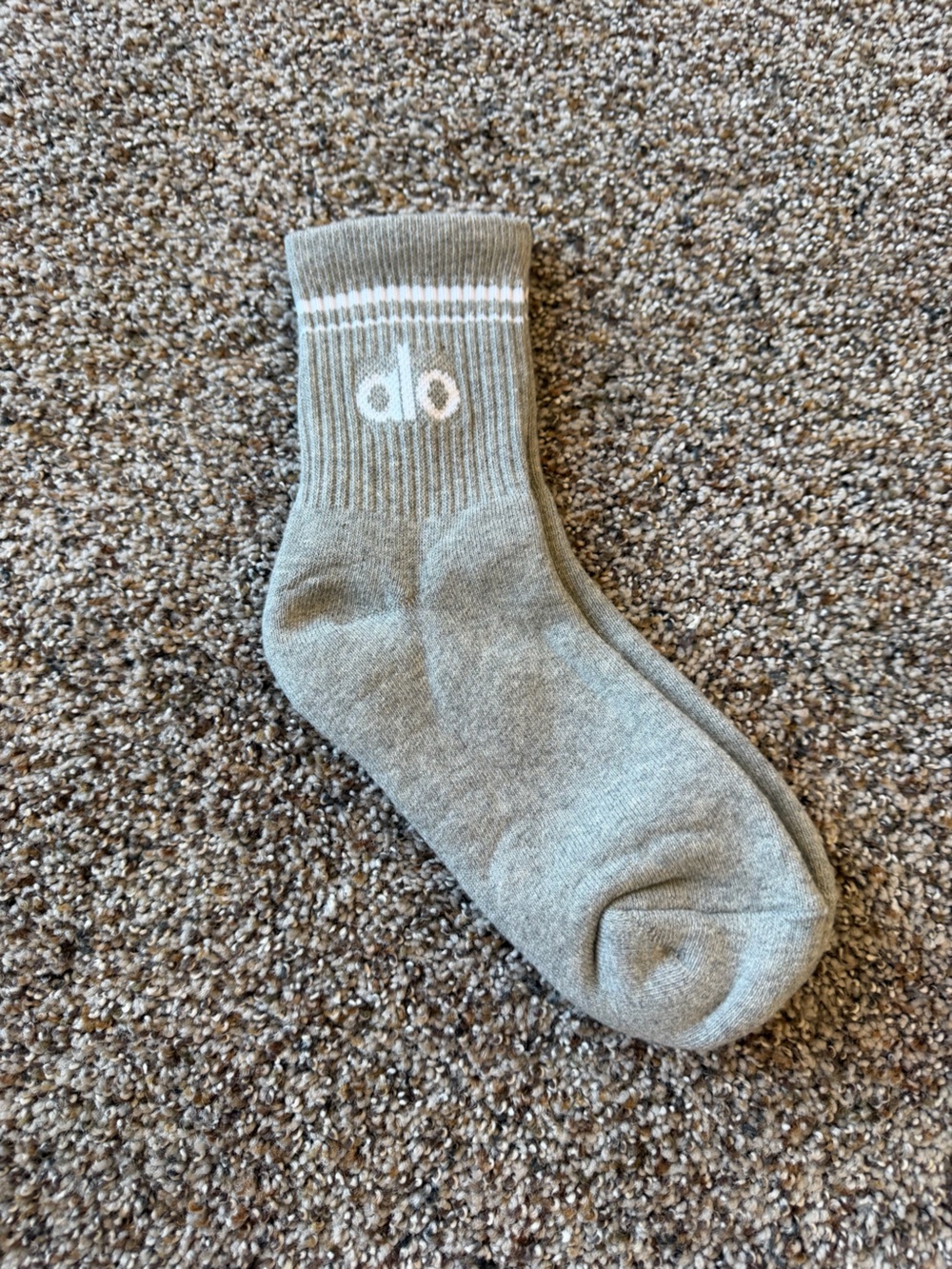 Alo yoga unisex throwback half crew grey socks with white stripes